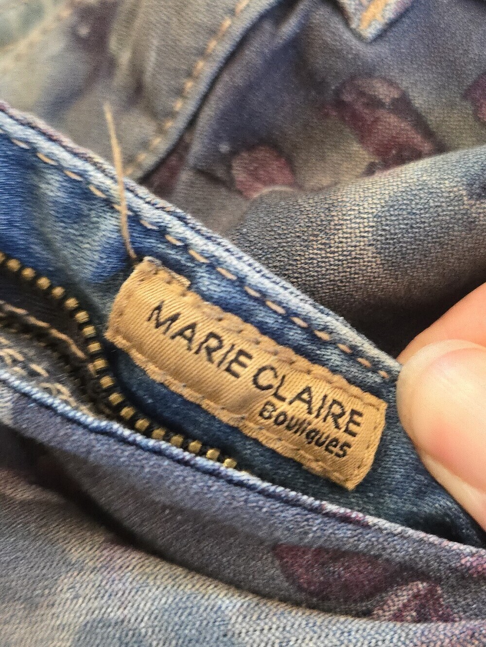 Marie Claire Boutiques | Reversible Floral Denim Bermuda Shorts, 2-in-1! Size 11 - Picture 6 of 11